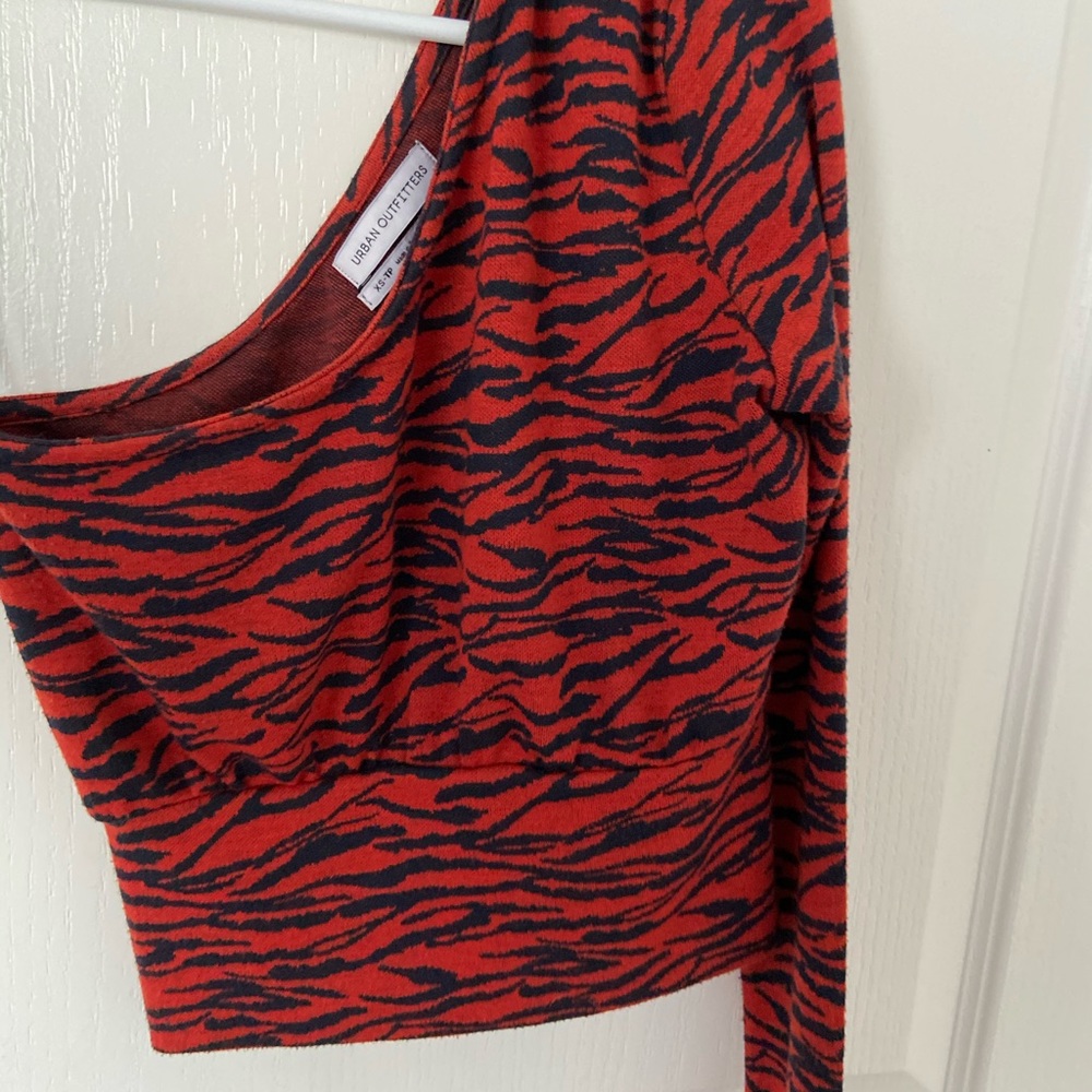 Off the shoulder Urban outfitters top!